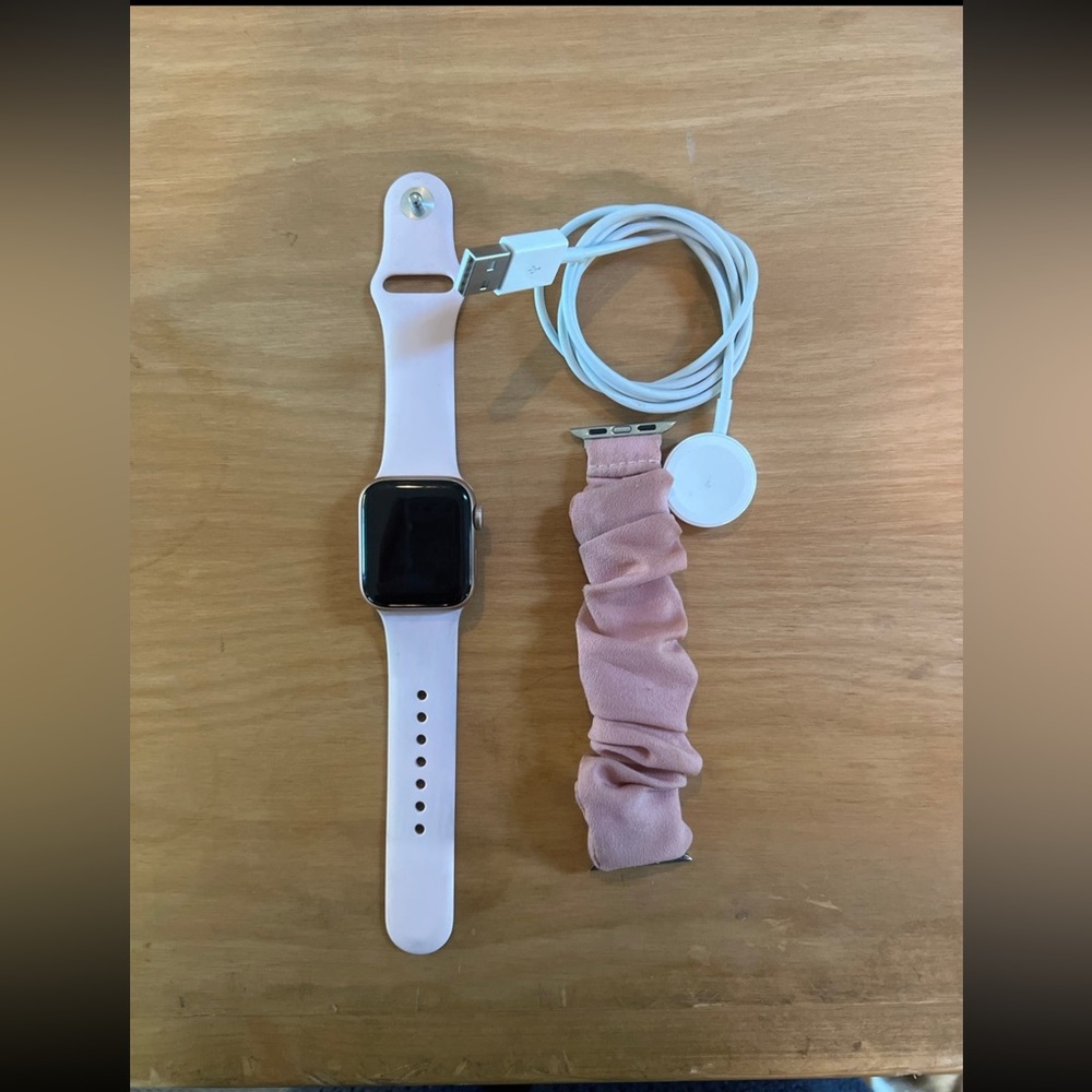 Apple Watch SE (GPS + Cellular)